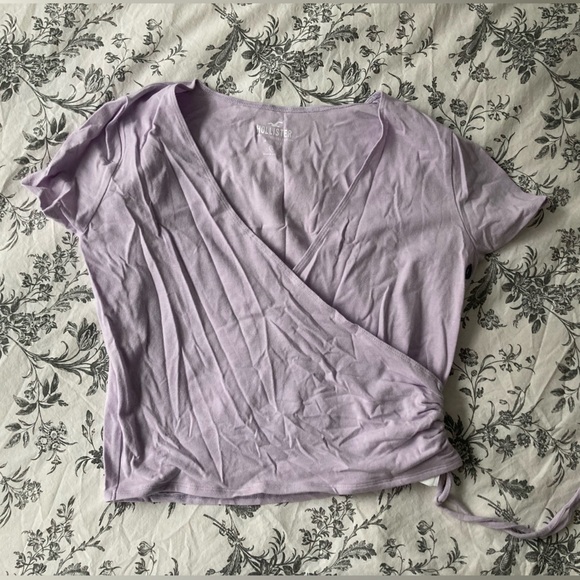 HOLLISTER Lavender Wrap Top ✨ 50% OFF BUNDLES ✨ - Picture 4 of 5